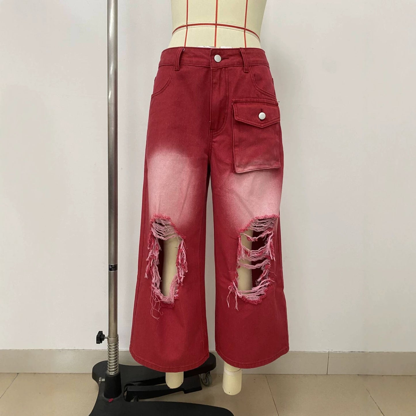 Whitewashed Vintage-style Red Ombre Ripped Raw-edge Wide-leg Capri Pants