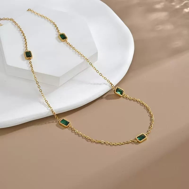 18K Gold Sugar-Cube Emerald Set in Titanium Steel
