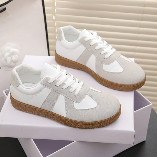Flat Sneakers with Retro Casual Styling