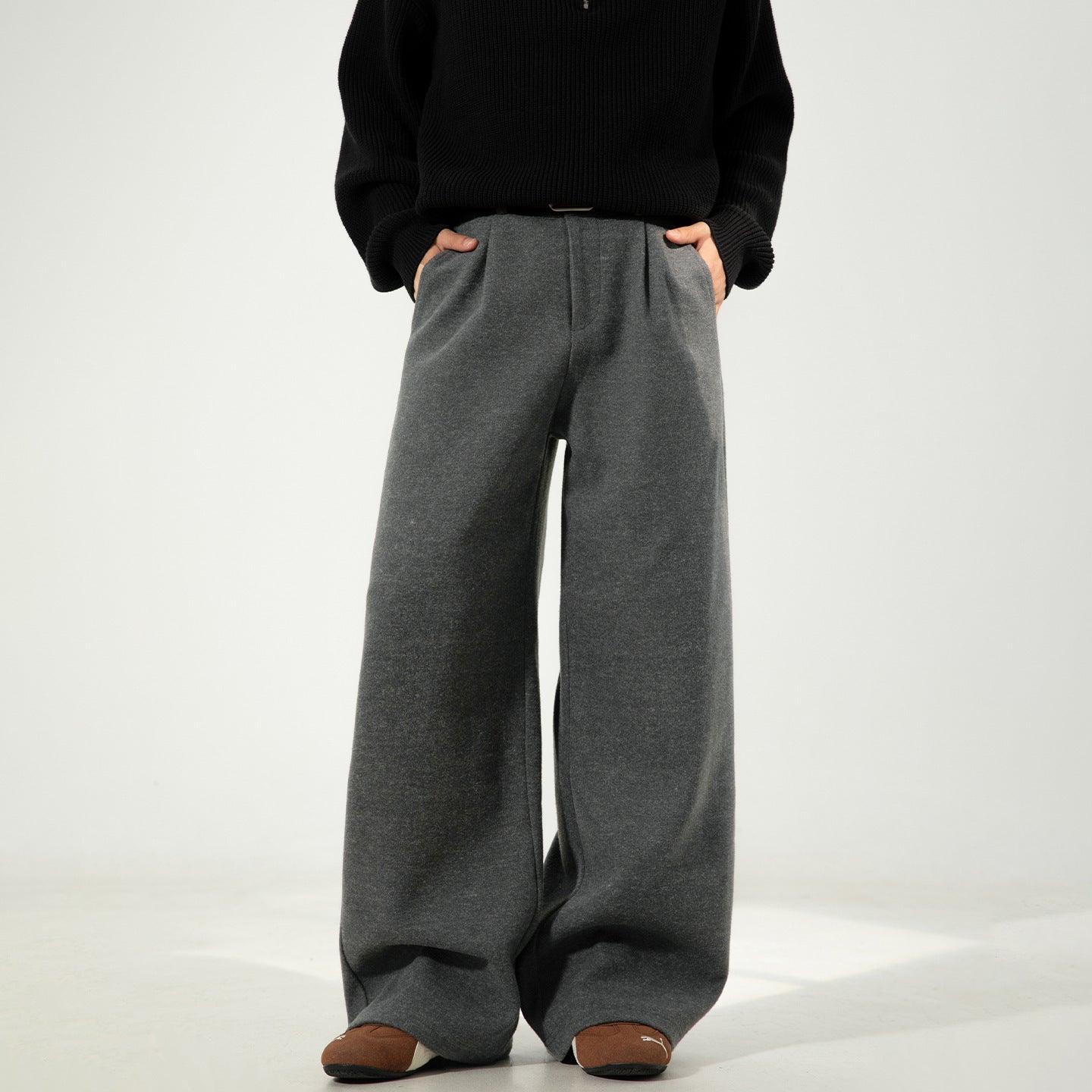 Men's Wool Pants with Pleated Straight-Leg