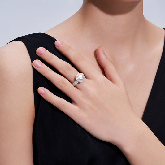 Moissanite Inlaid Wedding Ring
